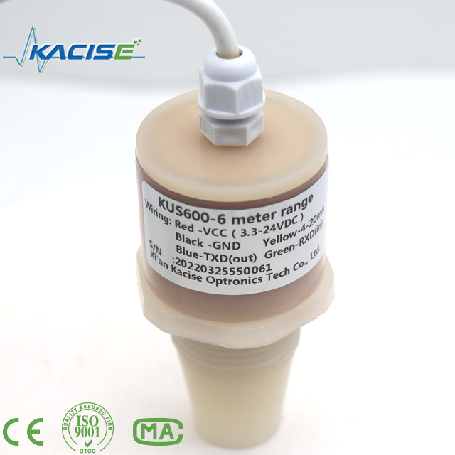 PVDF/PTFE malzemelerinden yapılan KUS600 ultrasonik sensörü mesafe ve sıvı seviyesinin ölçümü için kullanılır.