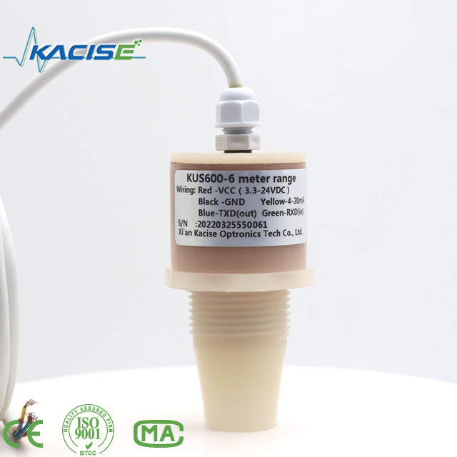 PVDF/PTFE malzemelerinden yapılan KUS600 ultrasonik sensörü mesafe ve sıvı seviyesinin ölçümü için kullanılır.