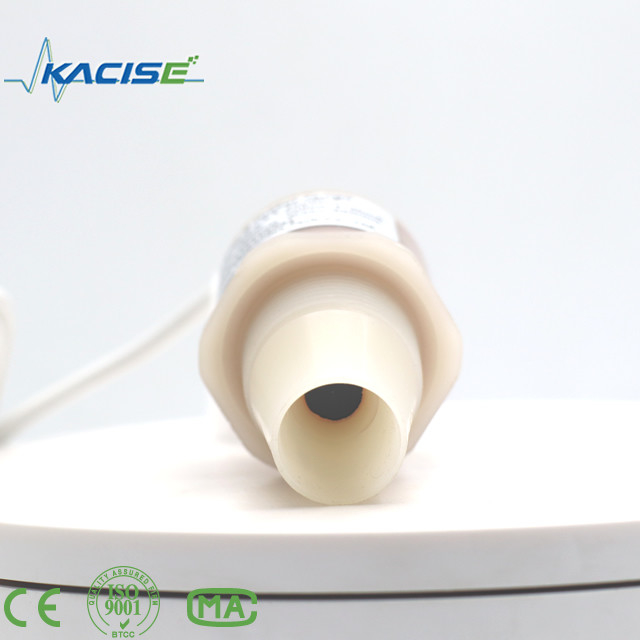 PVDF/PTFE malzemelerinden yapılan KUS600 ultrasonik sensörü mesafe ve sıvı seviyesinin ölçümü için kullanılır.