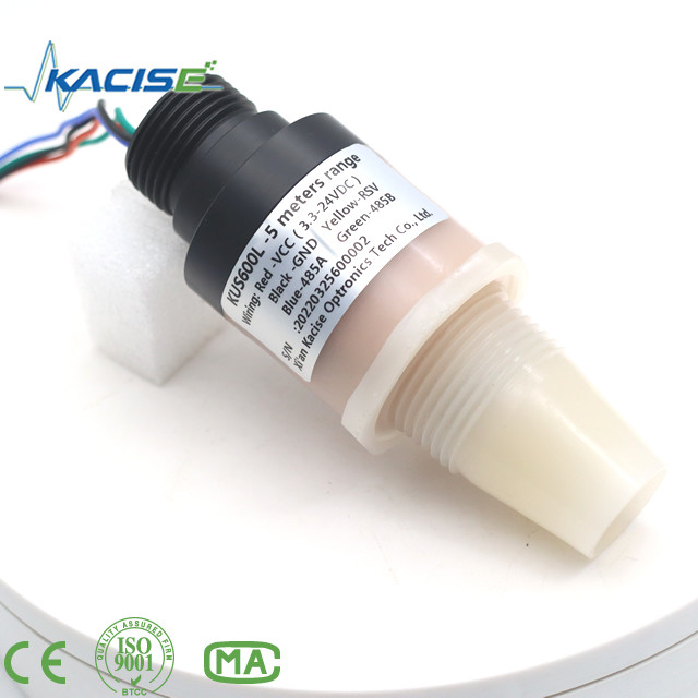 PVDF/PTFE malzemelerinden yapılan KUS600 ultrasonik sensörü mesafe ve sıvı seviyesinin ölçümü için kullanılır.