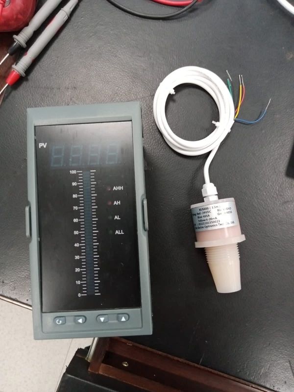 Yakıt yönetimi için RS485 çıkışı olan 5V Hırsızlık Karşıtı Ultrasonik Yakıt Seviyesi Sensörü