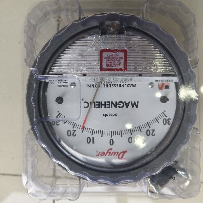 Dwyer Magnehelic 2300-60PA Diferansiyel Basınç Ölçüsü, 60-0-60 Pa aralığı, ±2% doğruluk ve IP67 Kapalı