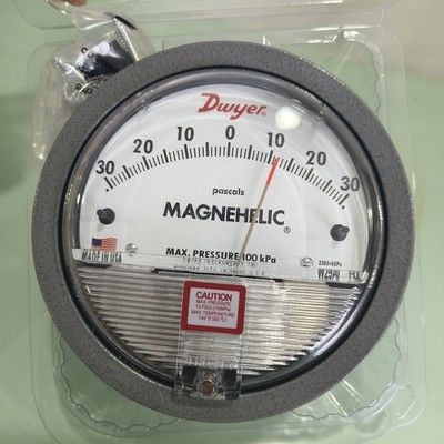 Dwyer Magnehelic 2300-60PA Diferansiyel Basınç Ölçüsü, 60-0-60 Pa aralığı, ±2% doğruluk ve IP67 Kapalı