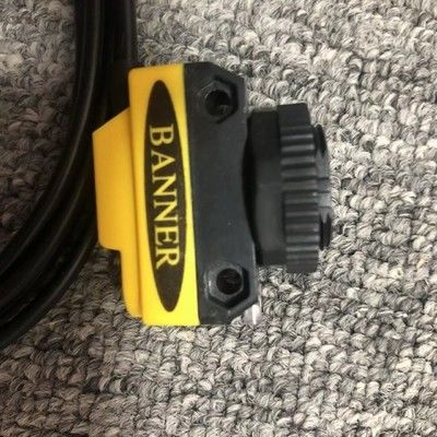 Banner QS18VP6D 450 mm algılama aralığı ile yayılmış fotoelektrik sensör IP67 NEMA 6 Belirli ve tamamlayıcı PNP çıkışı
