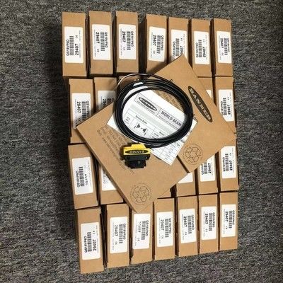 Banner QS18VP6D 450 mm algılama aralığı ile yayılmış fotoelektrik sensör IP67 NEMA 6 Belirli ve tamamlayıcı PNP çıkışı