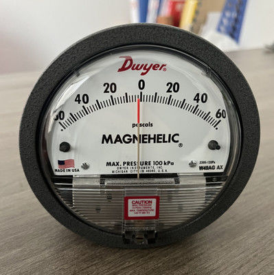 Dwyer Serisi 2000 Magnehelic Diferansiyel Basınç Göstergesi, ±%2 FS Doğruluğuna ve 20-140°F Uygulamaları için Sürtünmesiz Manyetik Harekete Sahip