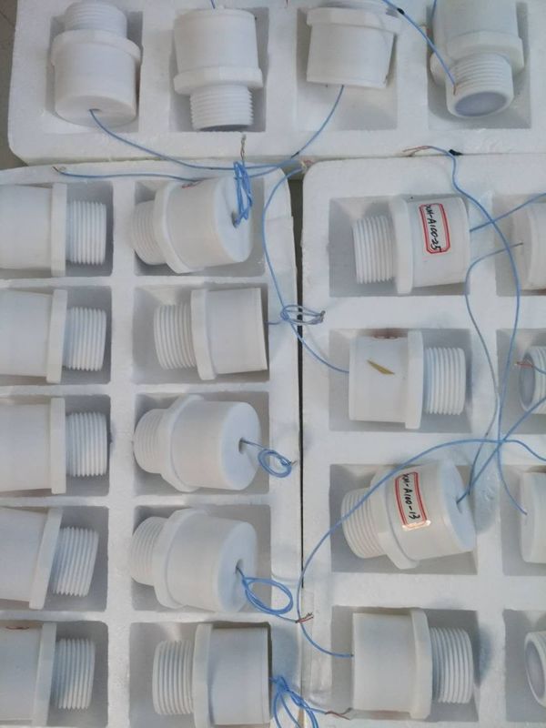 Sıvı Seviyesi Ölçümü için Kimyasal Dirençli ve IP67 Korumalı Gıda Sınıfı PTFE Ultrasonik Seviye Sensörü