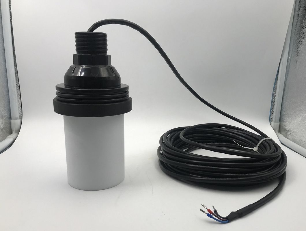 IP68 Su geçirmez ultrasonik sensör PTFE koruma malzemesi ve seviye ölçümü için 0,5 - 12m aralığı ile