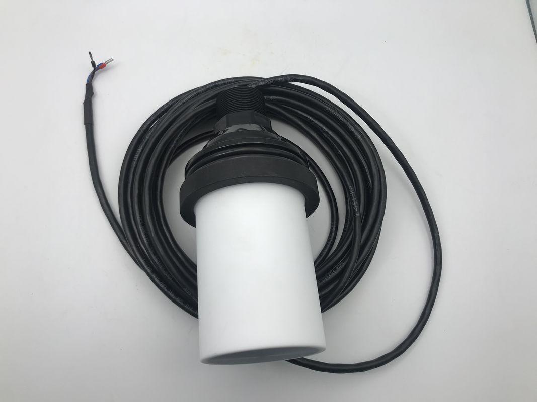 IP68 Su geçirmez ultrasonik sensör PTFE koruma malzemesi ve seviye ölçümü için 0,5 - 12m aralığı ile